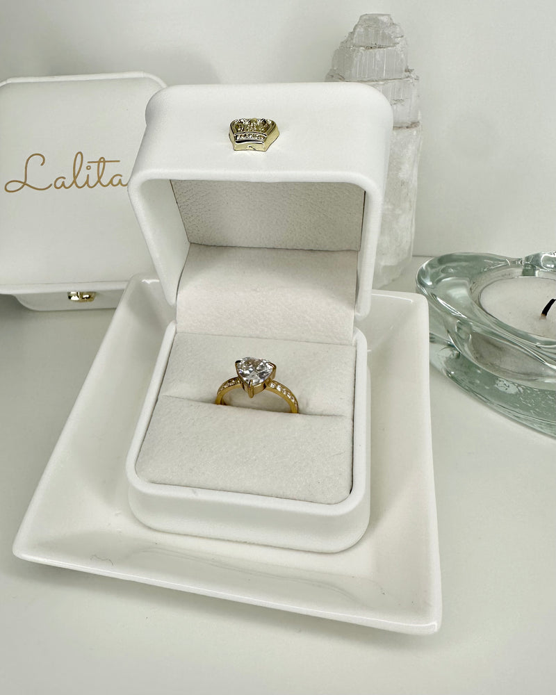 White Heart Ring - Gold