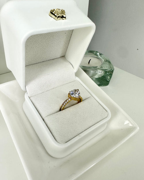 White Heart Ring - Gold