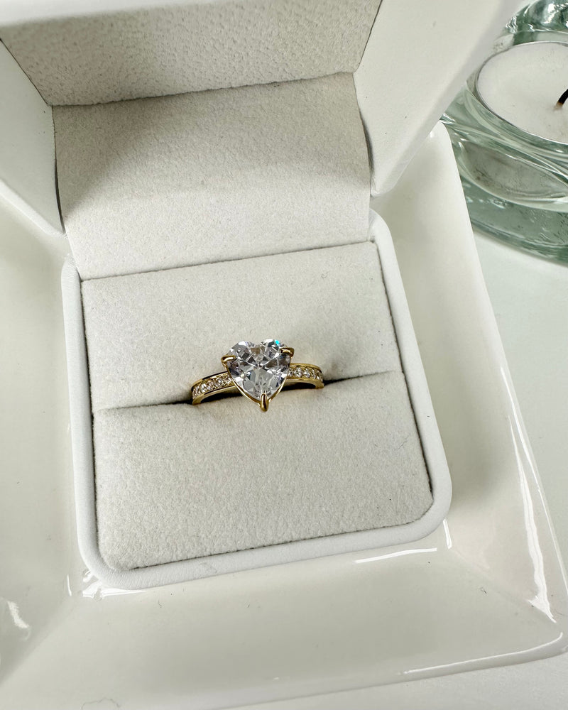 White Heart Ring - Gold